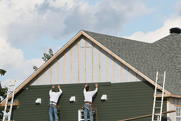 Professional Siding Replacement technician working in Winnetka, IL